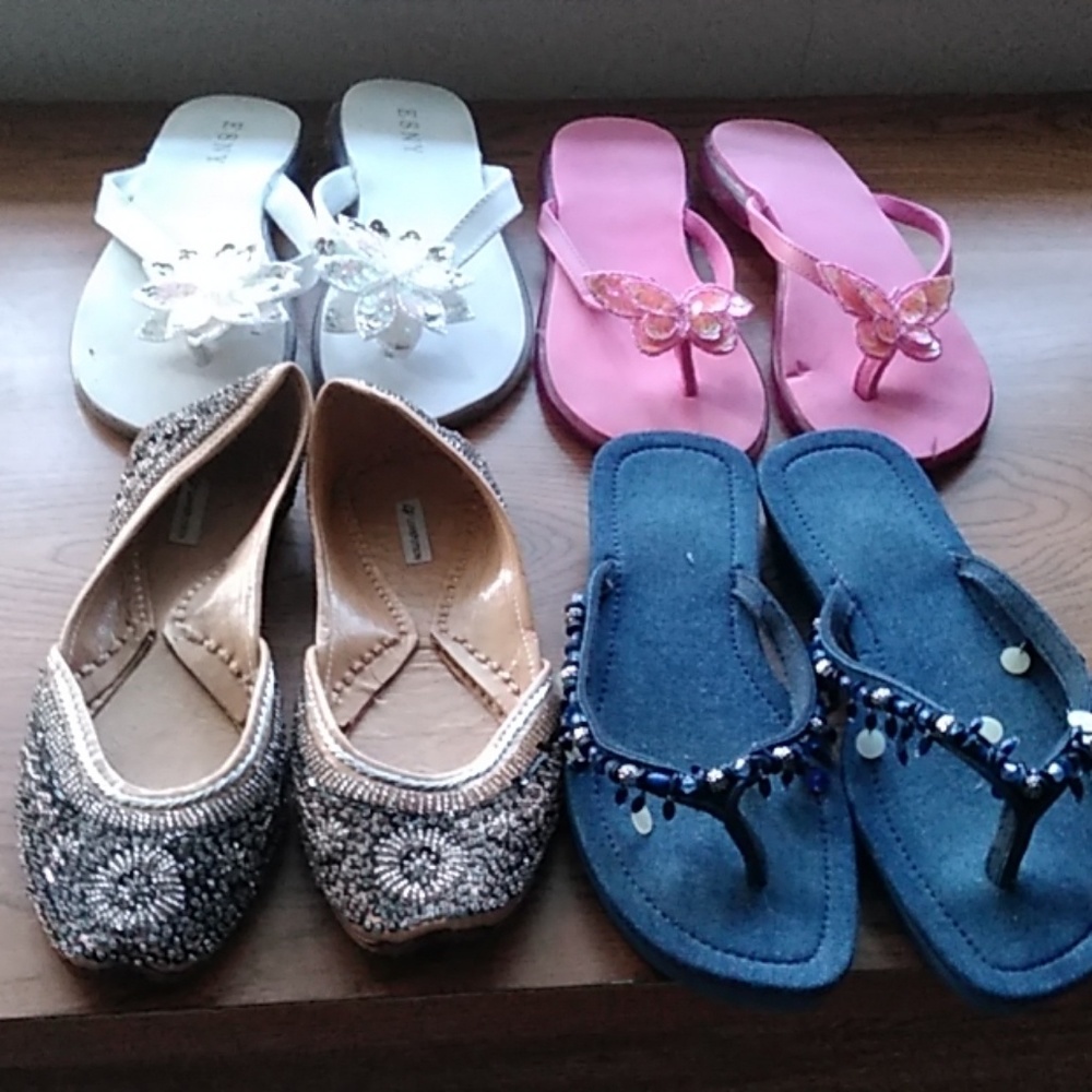 4 prs. Sandals